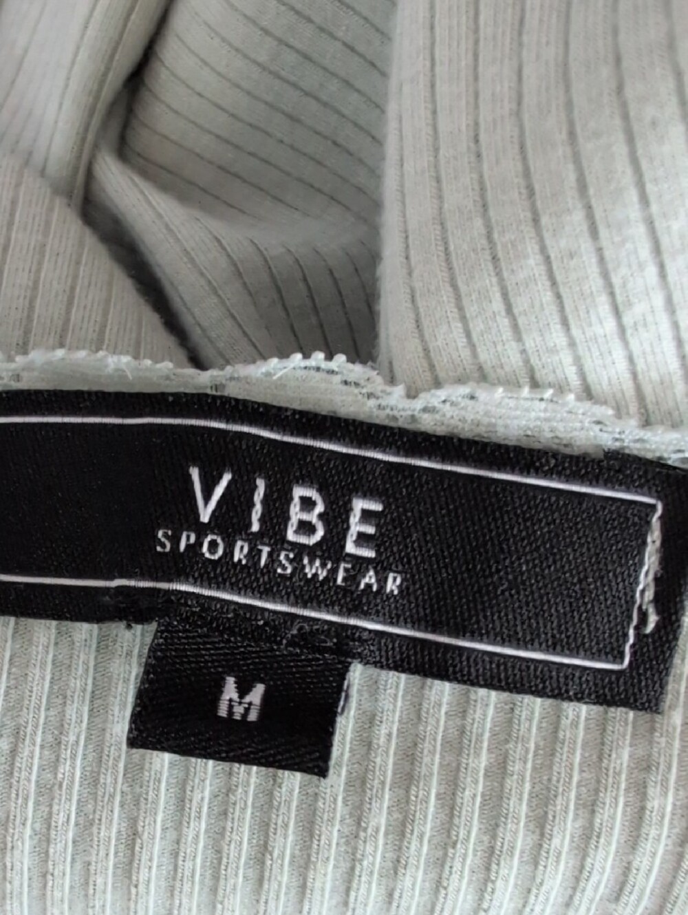 Vibe Sportswear Ribbed V-Neck Fitted Short Sleeve Top M         T191 - Picture 5 of 5